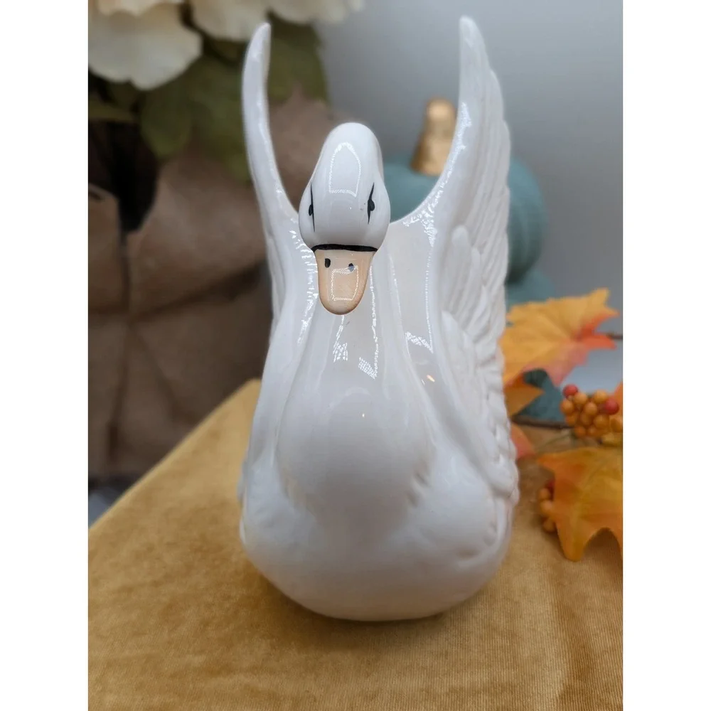 White Ceramic Swan Planter ST 4100 Made in Taiwan Cottagecore Decor 7